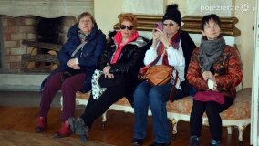Piloci wycieczek poznali tajemnice pałacu w Czerniejewie i niemieckiej zbrodni na „Dziekance”! - zdjęcie 23