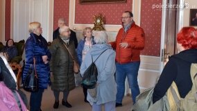 Piloci wycieczek poznali tajemnice pałacu w Czerniejewie i niemieckiej zbrodni na „Dziekance”! - zdjęcie 19