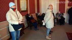 Piloci wycieczek poznali tajemnice pałacu w Czerniejewie i niemieckiej zbrodni na „Dziekance”! - zdjęcie 18