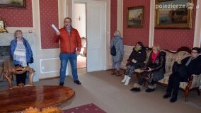 Piloci wycieczek poznali tajemnice pałacu w Czerniejewie i niemieckiej zbrodni na „Dziekance”! - zdjęcie 17