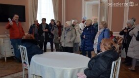 Piloci wycieczek poznali tajemnice pałacu w Czerniejewie i niemieckiej zbrodni na „Dziekance”! - zdjęcie 16