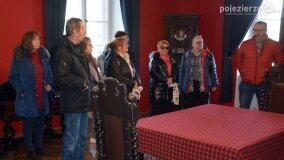 Piloci wycieczek poznali tajemnice pałacu w Czerniejewie i niemieckiej zbrodni na „Dziekance”! - zdjęcie 14
