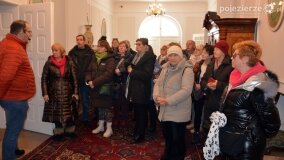 Piloci wycieczek poznali tajemnice pałacu w Czerniejewie i niemieckiej zbrodni na „Dziekance”! - zdjęcie 12