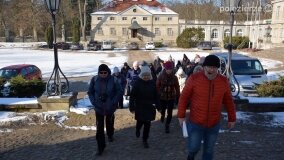Piloci wycieczek poznali tajemnice pałacu w Czerniejewie i niemieckiej zbrodni na „Dziekance”! - zdjęcie 9