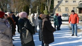 Piloci wycieczek poznali tajemnice pałacu w Czerniejewie i niemieckiej zbrodni na „Dziekance”! - zdjęcie 7