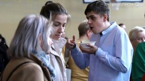 Pasztety i mazurki szybko zniknęły ze stołów - zdjęcie 17