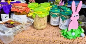 Tradycyjne potrawy, przetwory i wypieki podczas Kiermaszu Wielkanocnego - zdjęcie 18