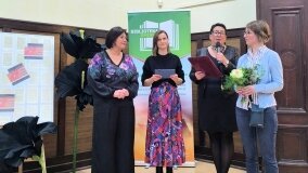 „Skok w dobrą książkę” – wernisaż prac Anny Wojtczak - zdjęcie 1