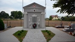 Lipy ku czci powstańców