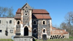 „Średniowieczny” spichlerz w Dziadkowie