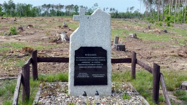 „Doły śmierci” w Lasach Nowaszyckich