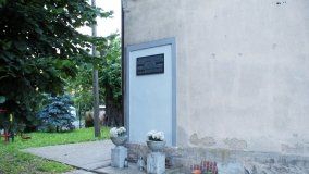 Zastrzelona w ogrodzie...