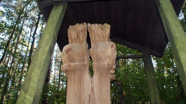 Zagadkowy słup na trasie z Tuczna do Zielonki