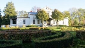 Górki – dwór z zabytkową kolekcją pojazdów konnych