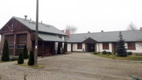 Szklany Tur. Butelka w kształcie kałasznikowa