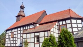 Kościół w kratkę na wzgórzu w Brzyskorzystwi