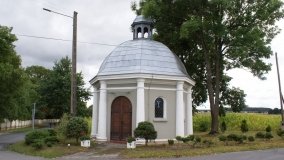 Historia ośmiobocznej kapliczki w Wojnowie