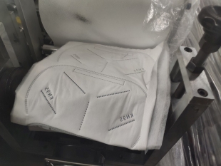 Automatyczna linia do produkcji masek ochronnych FFP2 KN95 - zdjęcie 2