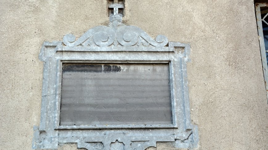 Zagadkowa tablica w Jarząbkowie - zdjęcie 1