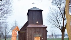 Urokliwa kaplica w Skórkach - zdjęcie 6