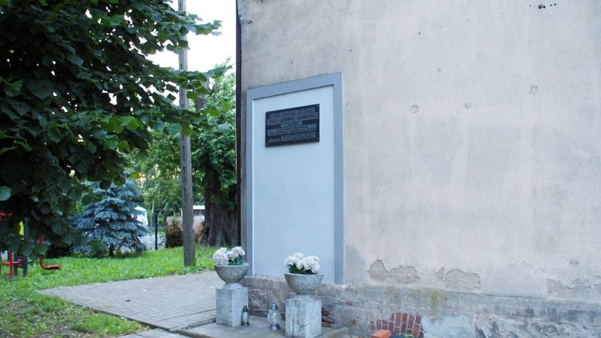 Zastrzelona w ogrodzie... - zdjęcie 1