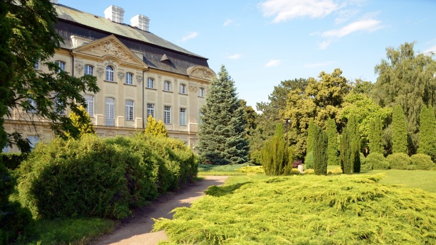 Zespół pałacowy w Ciążeniu - zdjęcie 1