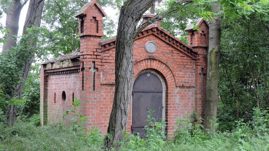 Cmentarz w Gurowie - zdjęcie 1