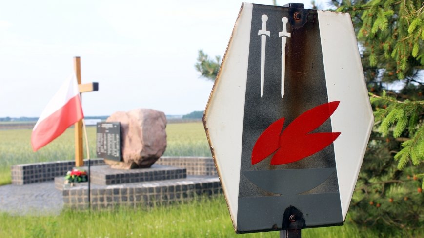 Pomnik pomordowanych w Małej Górce - zdjęcie 1