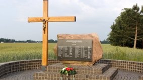 Pomnik pomordowanych w Małej Górce - zdjęcie 3