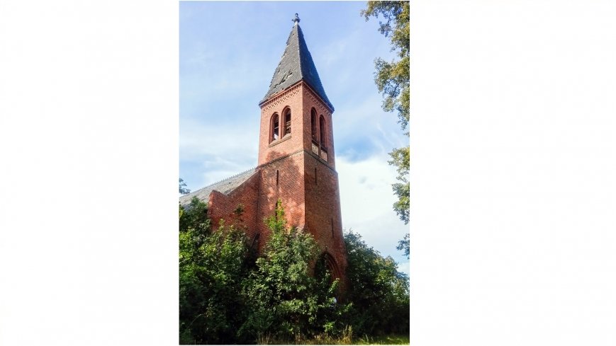 Opuszczony kościół w Zrazimiu - zdjęcie 1