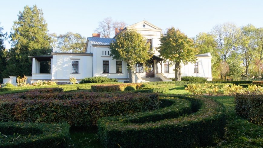 Górki – dwór z zabytkową kolekcją pojazdów konnych - zdjęcie 1