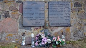 Urzekający drewniany kościółek w Brudzewie - zdjęcie 4