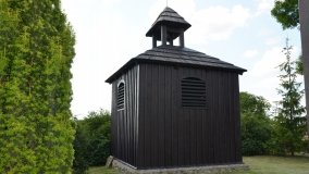 Urzekający drewniany kościółek w Brudzewie - zdjęcie 8