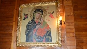 Urzekający drewniany kościółek w Brudzewie - zdjęcie 16