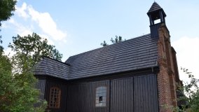 Urzekający drewniany kościółek w Brudzewie - zdjęcie 18