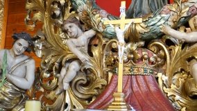 Urzekający drewniany kościółek w Brudzewie - zdjęcie 19