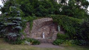 Urzekający drewniany kościółek w Brudzewie - zdjęcie 21