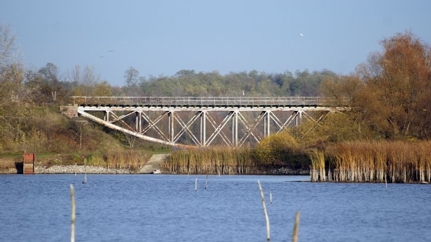 Zabytkowy most kolejowy w Kunowie - zdjęcie 1
