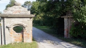 Klasycystyczny pałac Marii Skrzydlewskiej w Żegotkach - zdjęcie 3