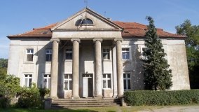 Klasycystyczny pałac Marii Skrzydlewskiej w Żegotkach - zdjęcie 6