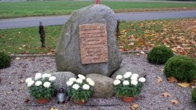 Kamienny powstańczy skwer w Pacholewie - zdjęcie 2