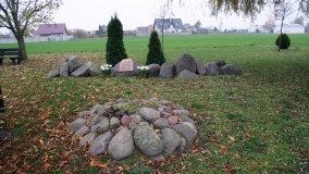 Kamienny powstańczy skwer w Pacholewie - zdjęcie 7