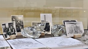 Szklany Tur. Butelka w kształcie kałasznikowa - zdjęcie 4