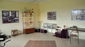 Szklany Tur. Butelka w kształcie kałasznikowa - zdjęcie 3