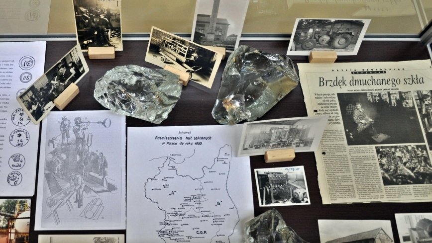 Szklany Tur. Butelka w kształcie kałasznikowa - zdjęcie 1