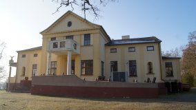 Dwór w Gocanowie z łożem, na którym sypiał cesarz Napoleon - zdjęcie 17