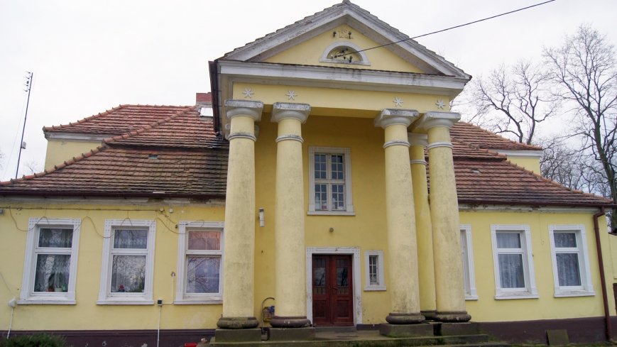 Dwór w Parlinie – piękny przykład „stylu dworkowego” - zdjęcie 1