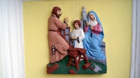 Obielewo. Zabytkowa kapliczka z Chrystusem Ukrzyżowanym - zdjęcie 3