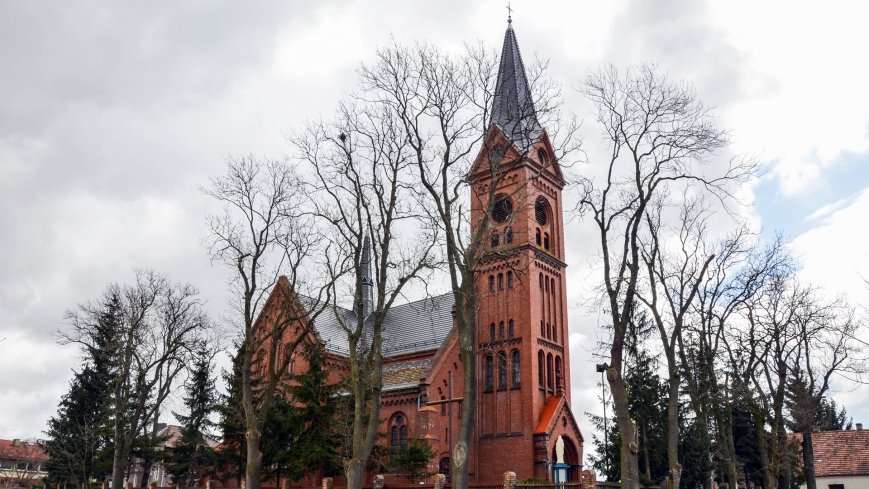 Wizytówka Barcina – kościół z czerwonej cegły - zdjęcie 1