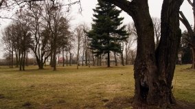 Zespół dworski w Szczeglinie z hitlerowskim obozem w tle - zdjęcie 3